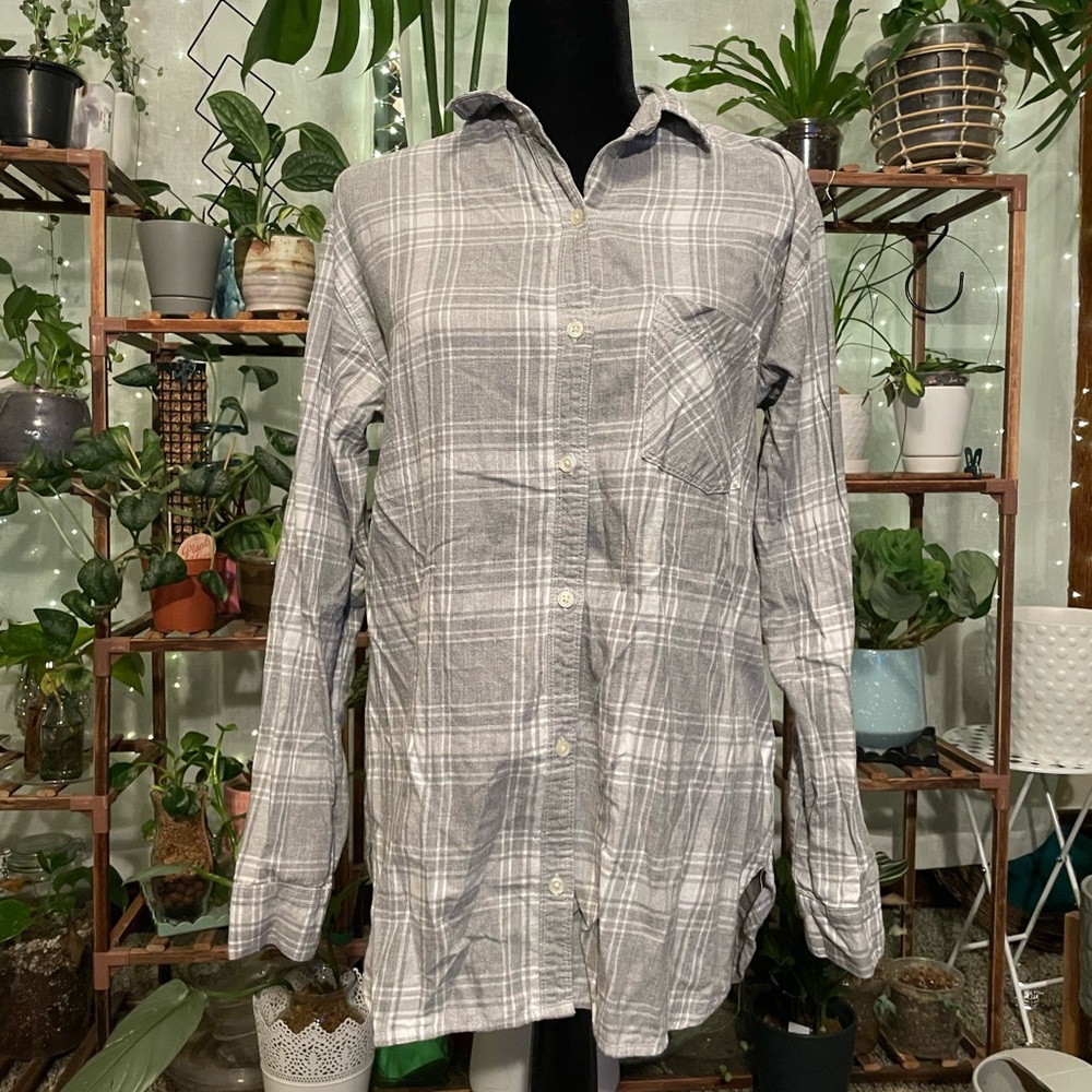 Old Navy Gray Flannel Button Up Medium (Tall length)